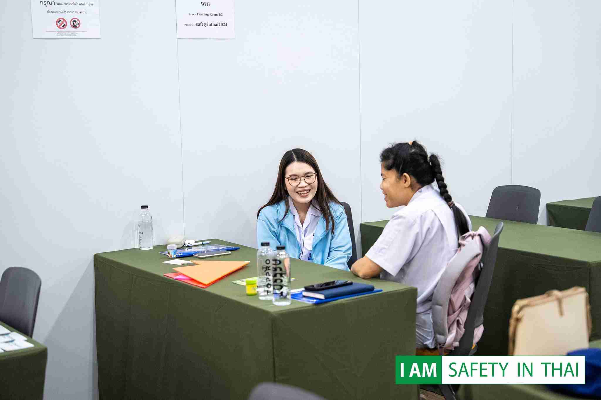 วิทยากรบรรยายแนวทางปฏิบัติงานตามมาตรฐาน